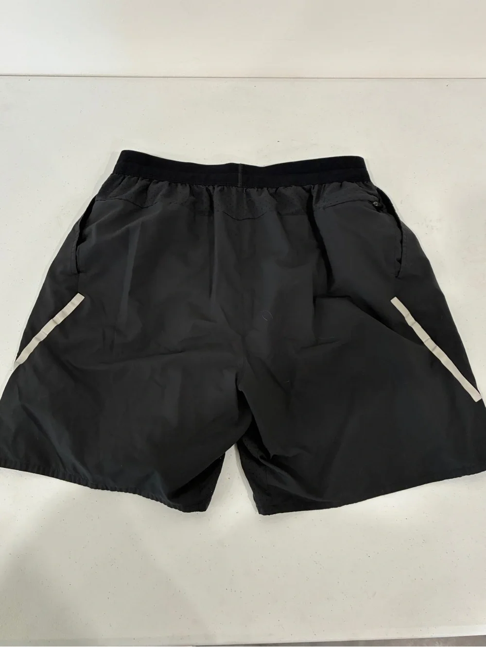 Nike Dri-FIT Men’s Running Shorts Medium Black Zippered Pockets Reflective (Flaw